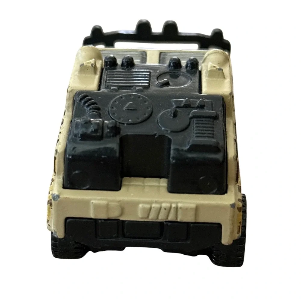 Matchbox Jurassic Park GM Hummer Diecast Car 2000 Mattel 1:70 Scale Tan Camo